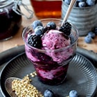 Мороженное с ежевикой